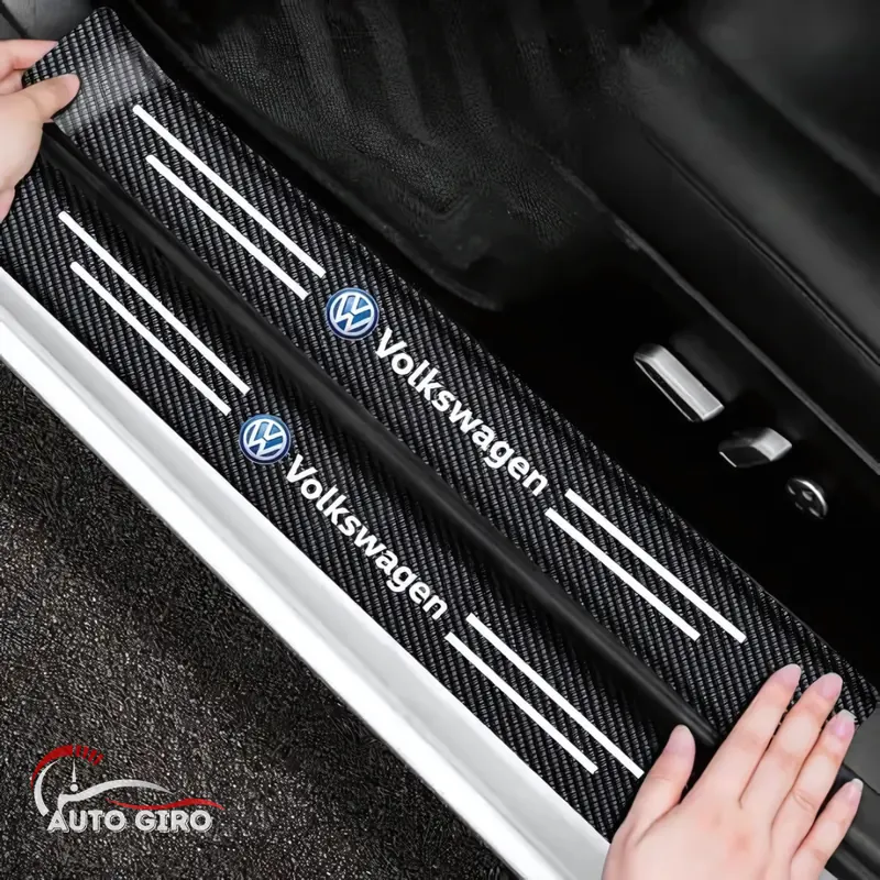 Duas soleiras com CarbonFilm Volkswagen aplicado