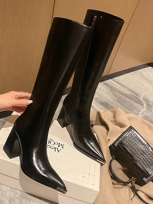 Bota Feminina Cano Longo Bico Fino Salto Grosso2