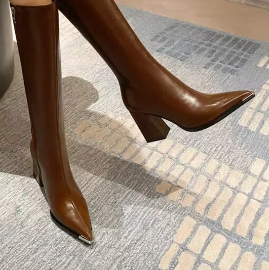 Bota Feminina Cano Longo Bico Fino Salto Grosso4