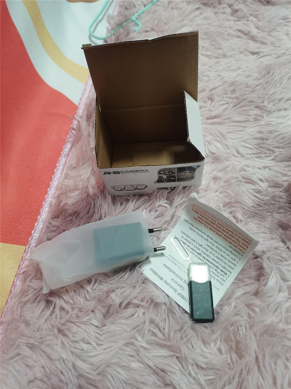 Excluzziva Store - Mini Câmera Wifi 1080P HD em Forma de Carregador de Celular