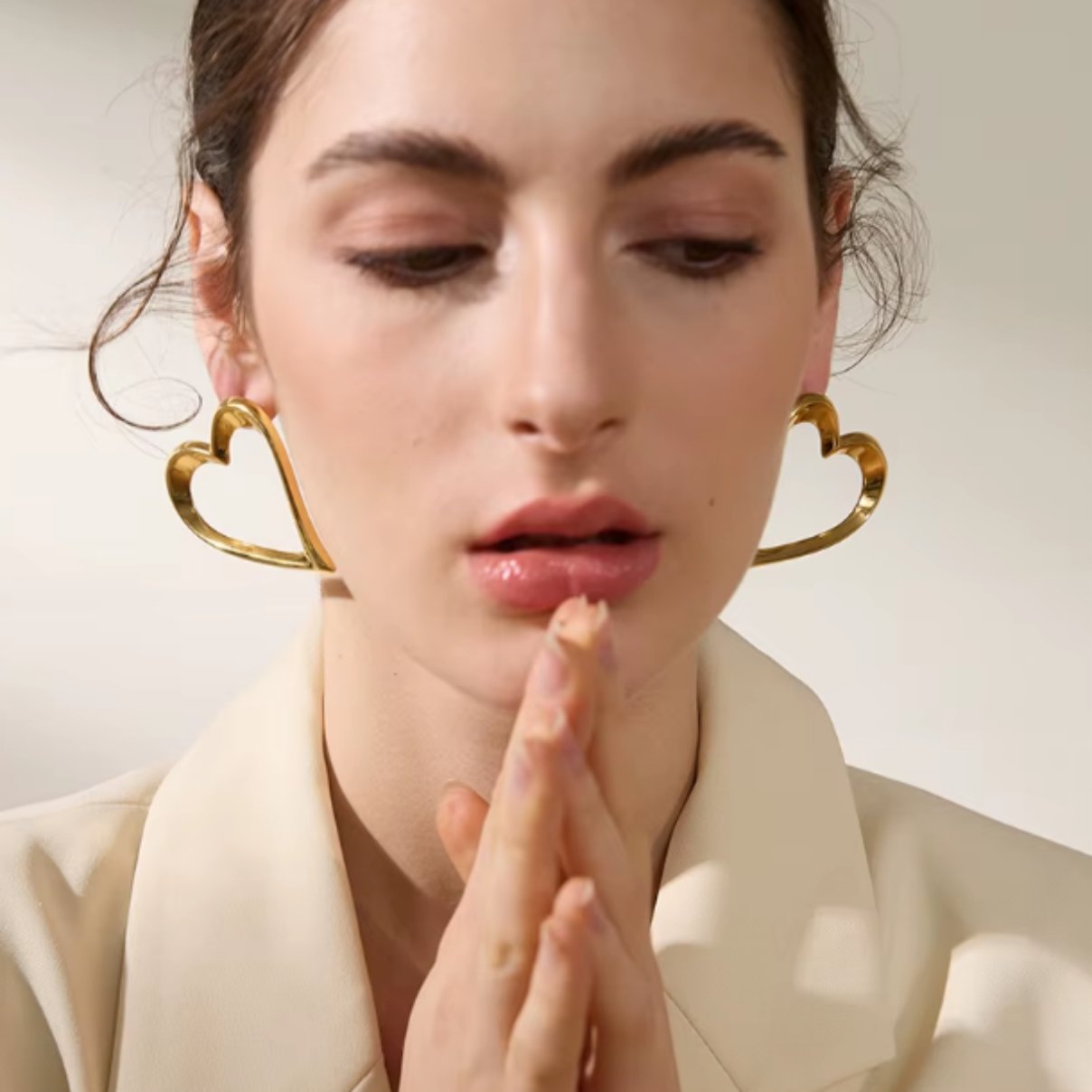 Maxi Brinco de Coração Dourado Vazado Aço Inoxidável