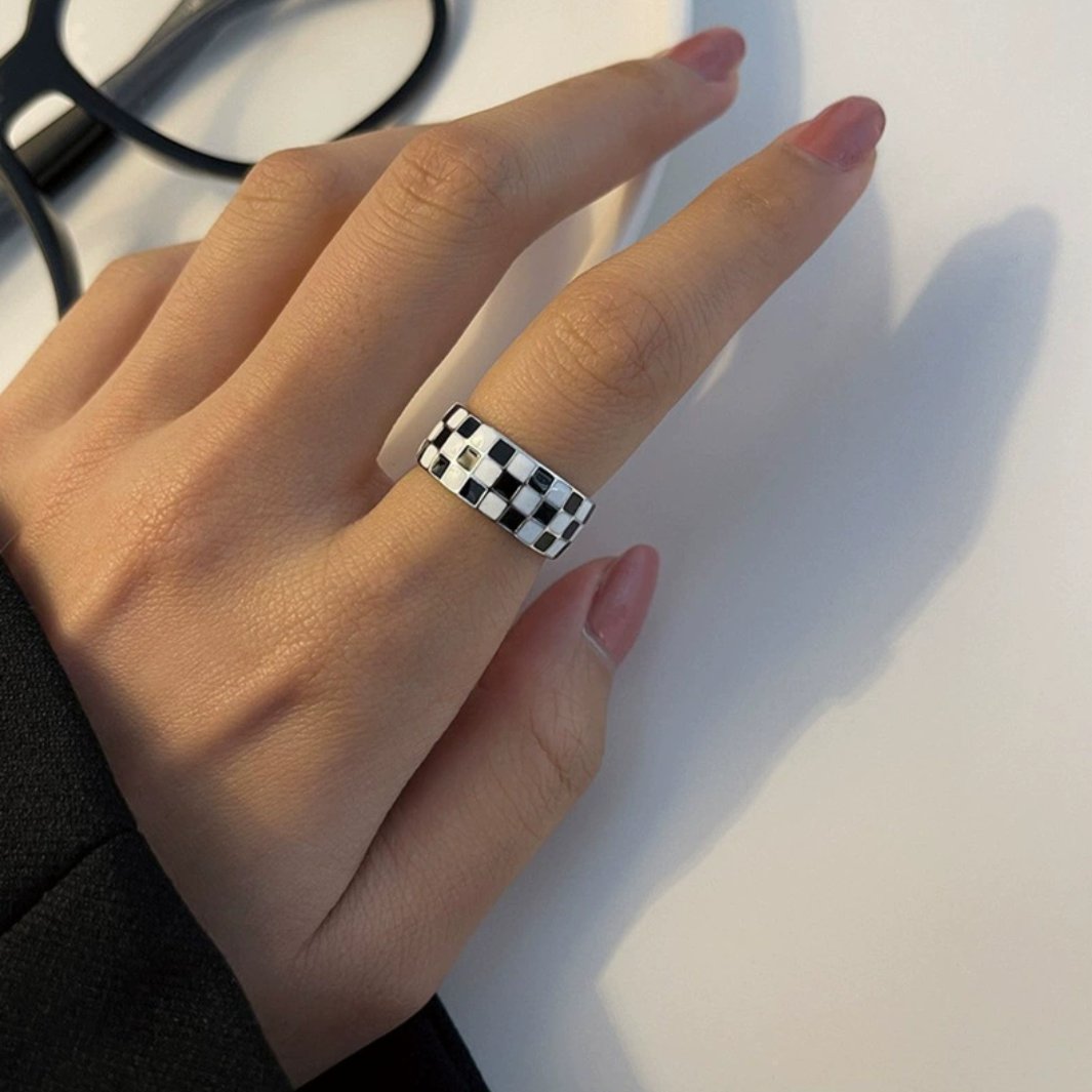 Anel Xadrez Grosso Preto e Branco Esmaltado Prata