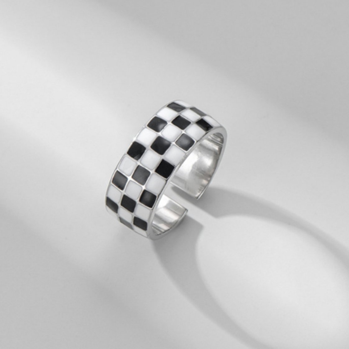 Anel Xadrez Grosso Preto e Branco Esmaltado Prata