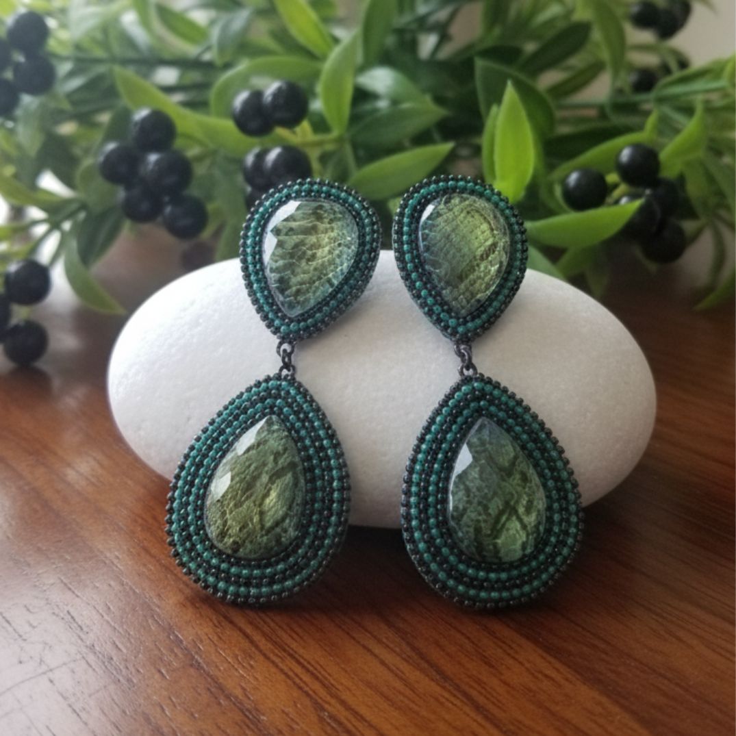 Brinco de Pressão Verde Escuro com Pedra Grande de Gota Artesanal Rayane