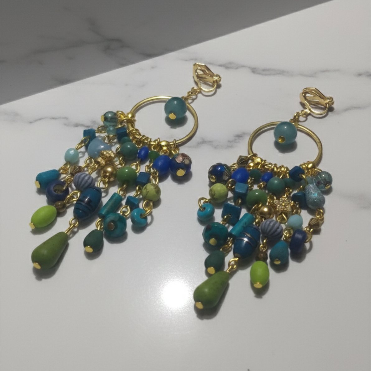 Brinco de Pressão Azul e Verde Grande de Penduricalhos com Franja Nelisse