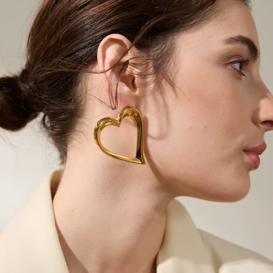 Maxi Brinco de Coração Dourado Vazado Aço Inoxidável Maxi Brinco de Coração Dourado Vazado Aço Inoxidável