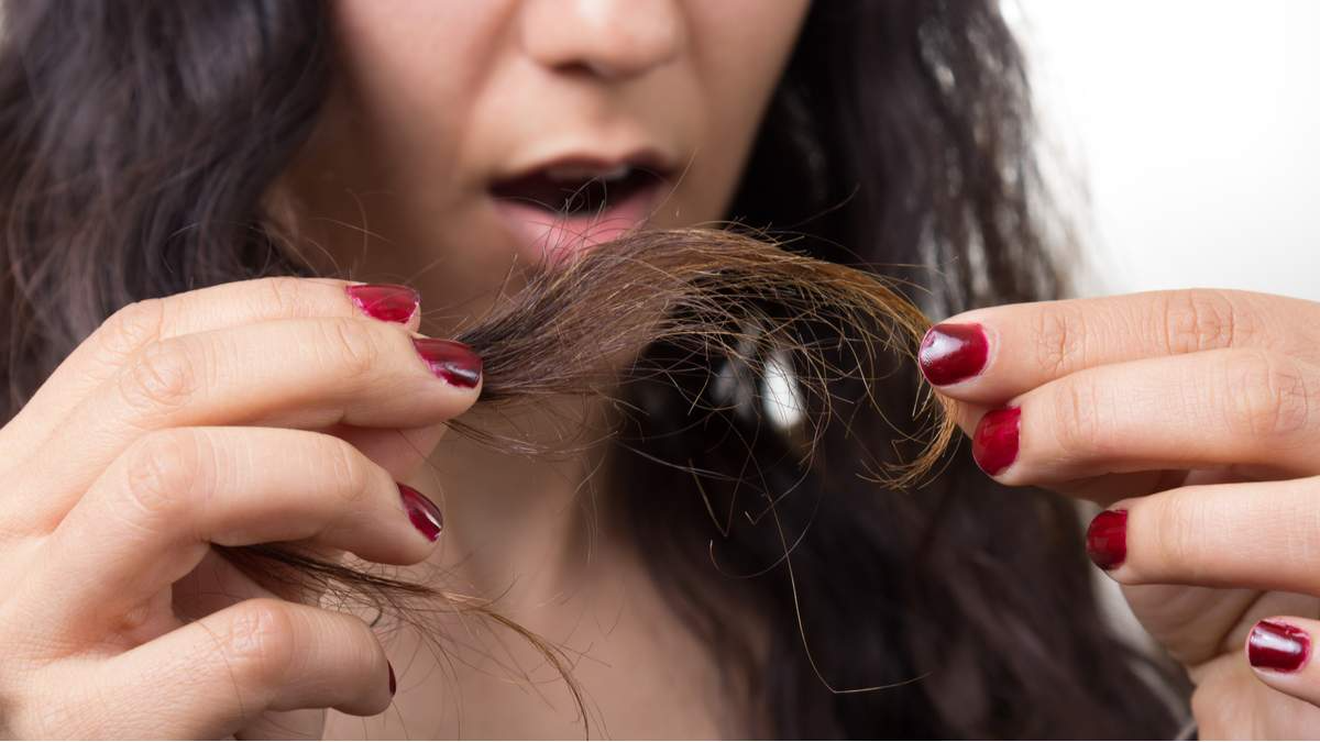 Cabelo com pontas duplas e ressecadas: 10 tratamentos caseiros