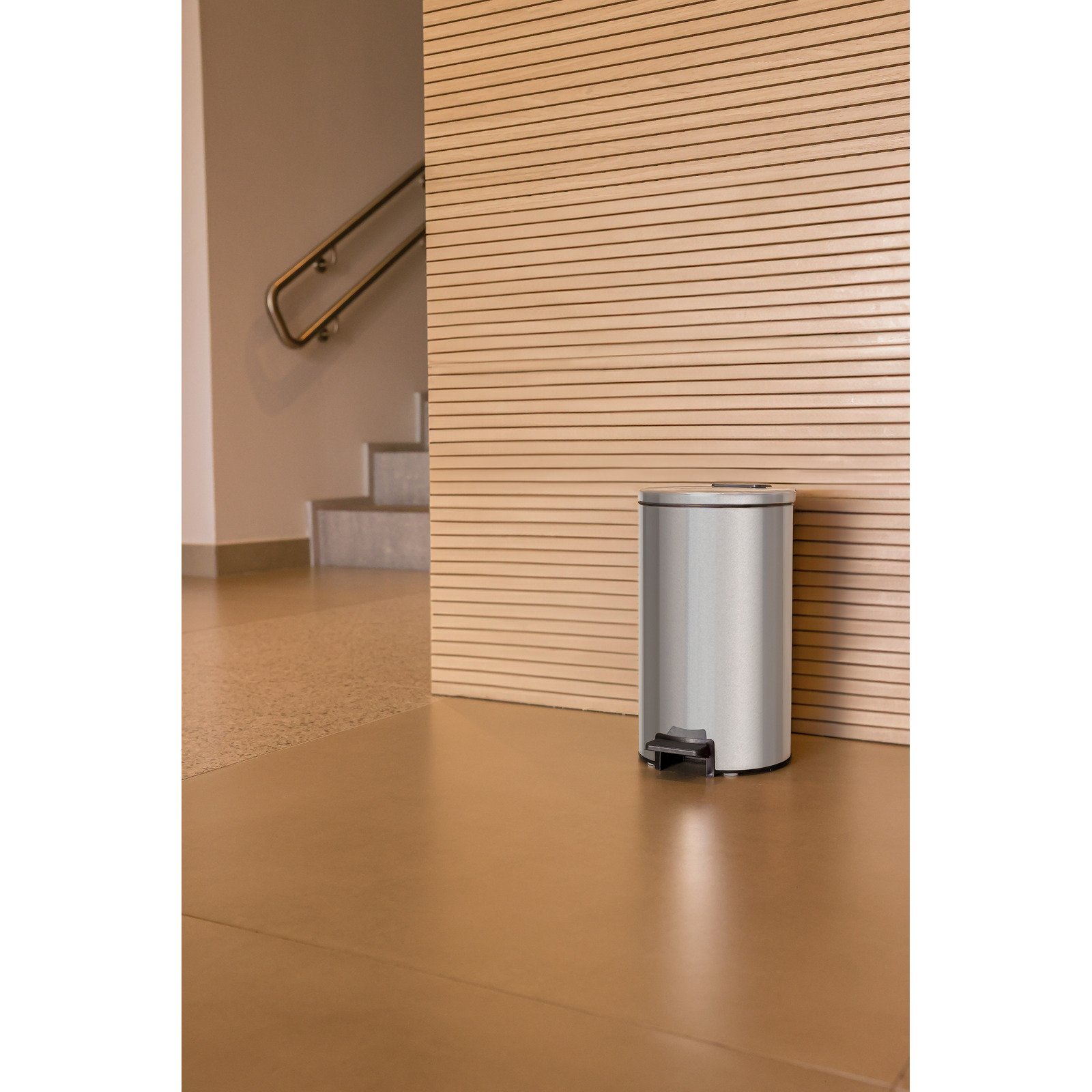 Lixeira Pedal 5L Tramontina Loop Aço Inox com Acabamento Polido e Balde Interno - foto 6