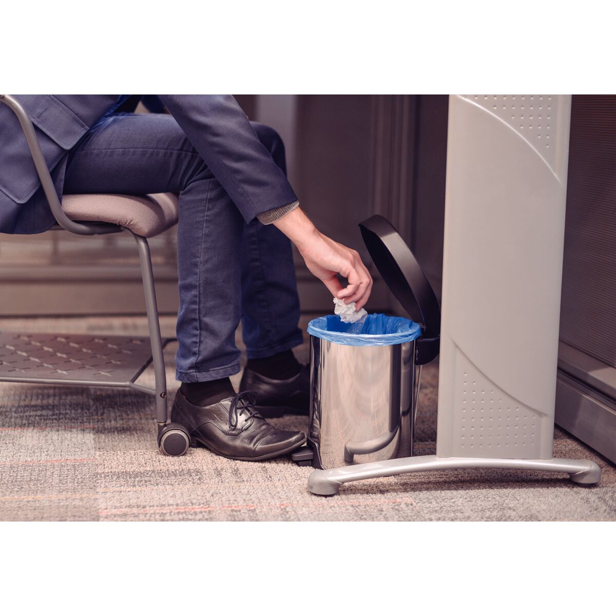 Lixeira Pedal Tramontina New 5 Litros Aço Inox Cesto Removível - foto 8