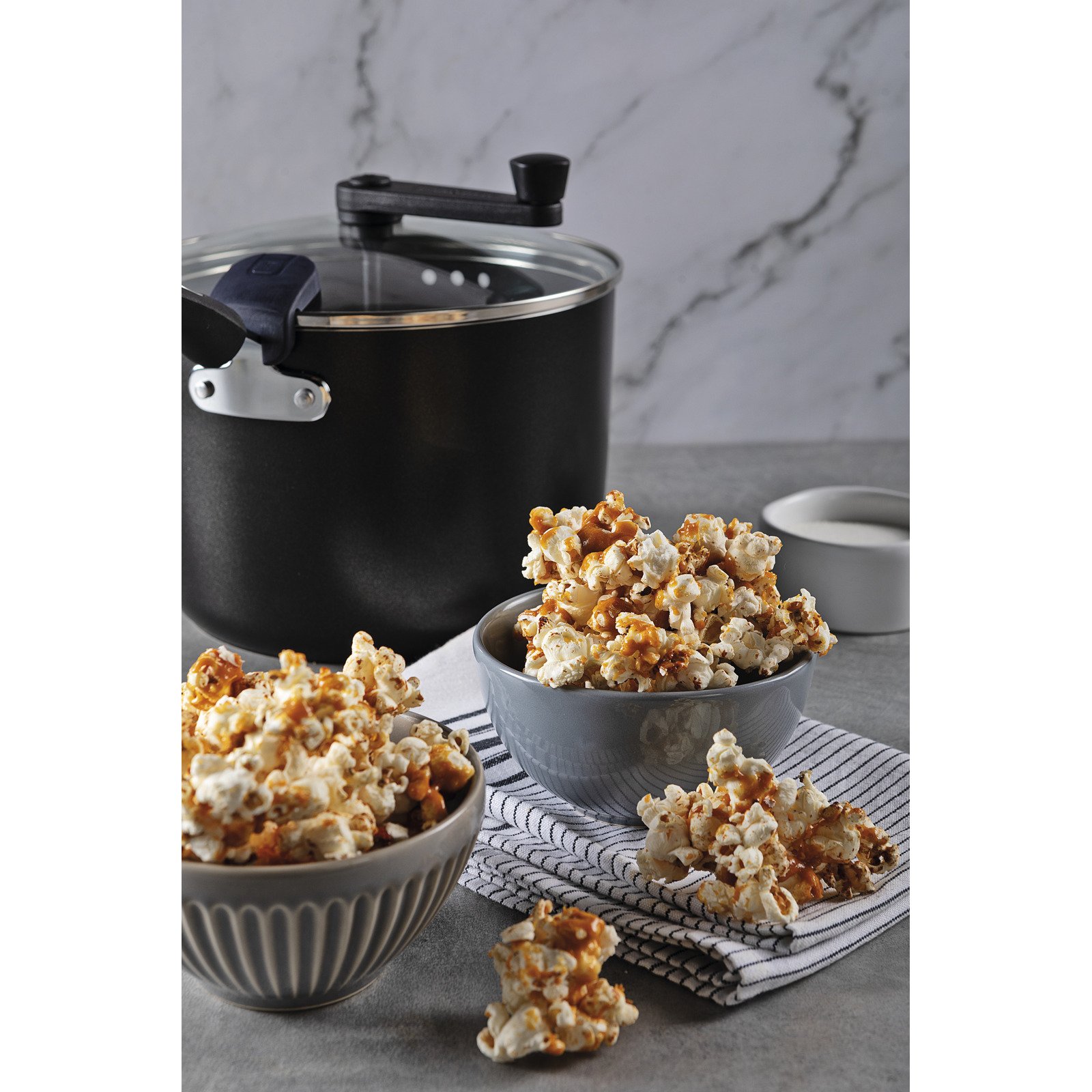 Pipoqueira Tramontina Mônaco Induction em Alumínio com Revestimento Interno e Externo Antiaderente Starflon Premium Preto 22 Cm 5,4 L - foto 4