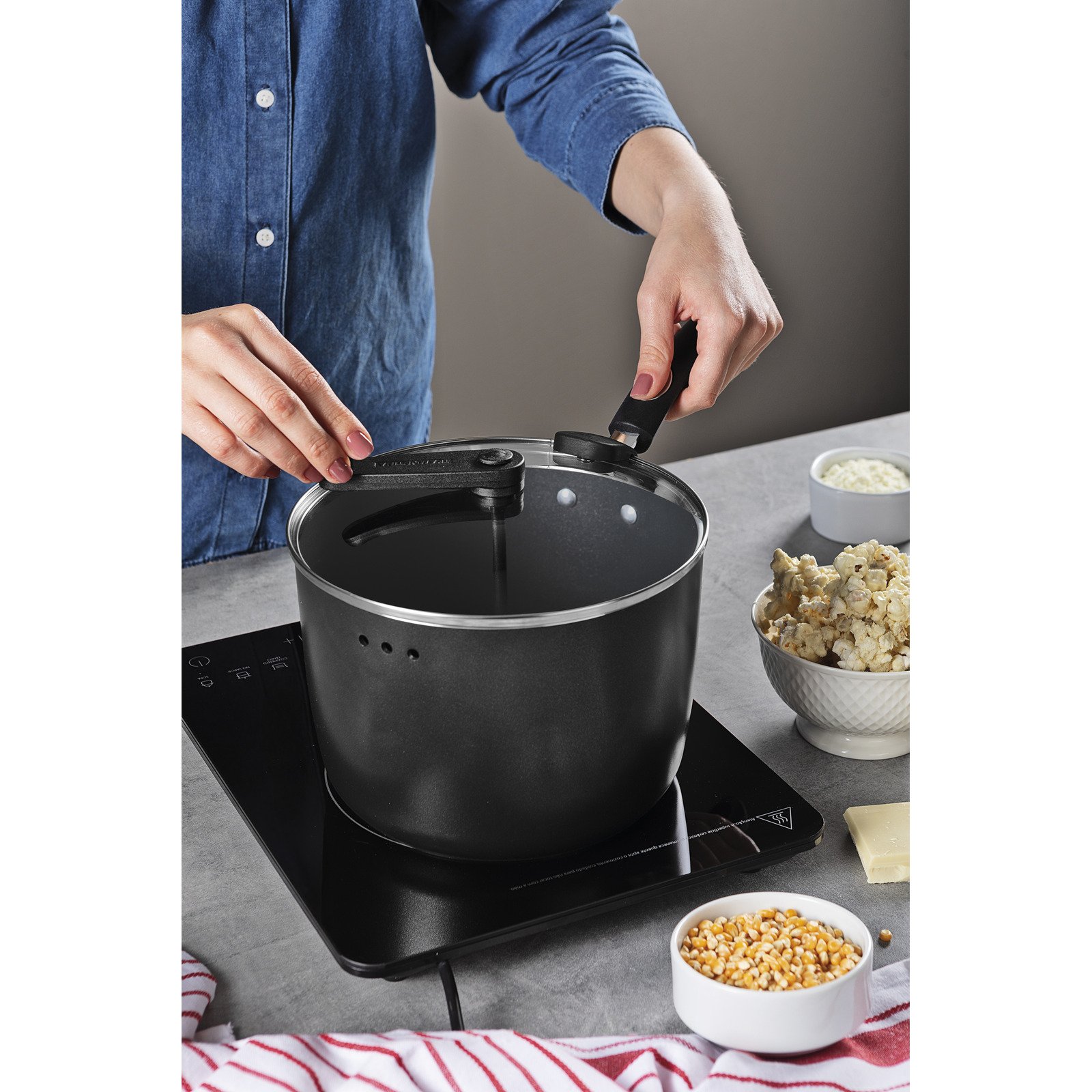 Pipoqueira Tramontina Mônaco Induction em Alumínio com Revestimento Interno e Externo Antiaderente Starflon Premium Preto 22 Cm 5,4 L - foto 8