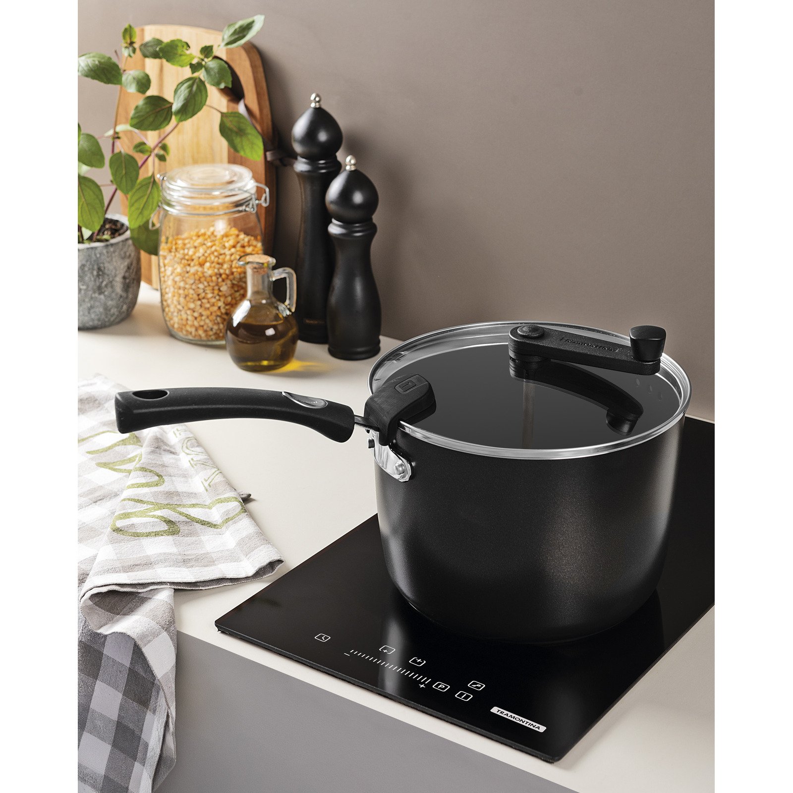 Pipoqueira Tramontina Mônaco Induction em Alumínio com Revestimento Interno e Externo Antiaderente Starflon Premium Preto 22 Cm 5,4 L - foto 9