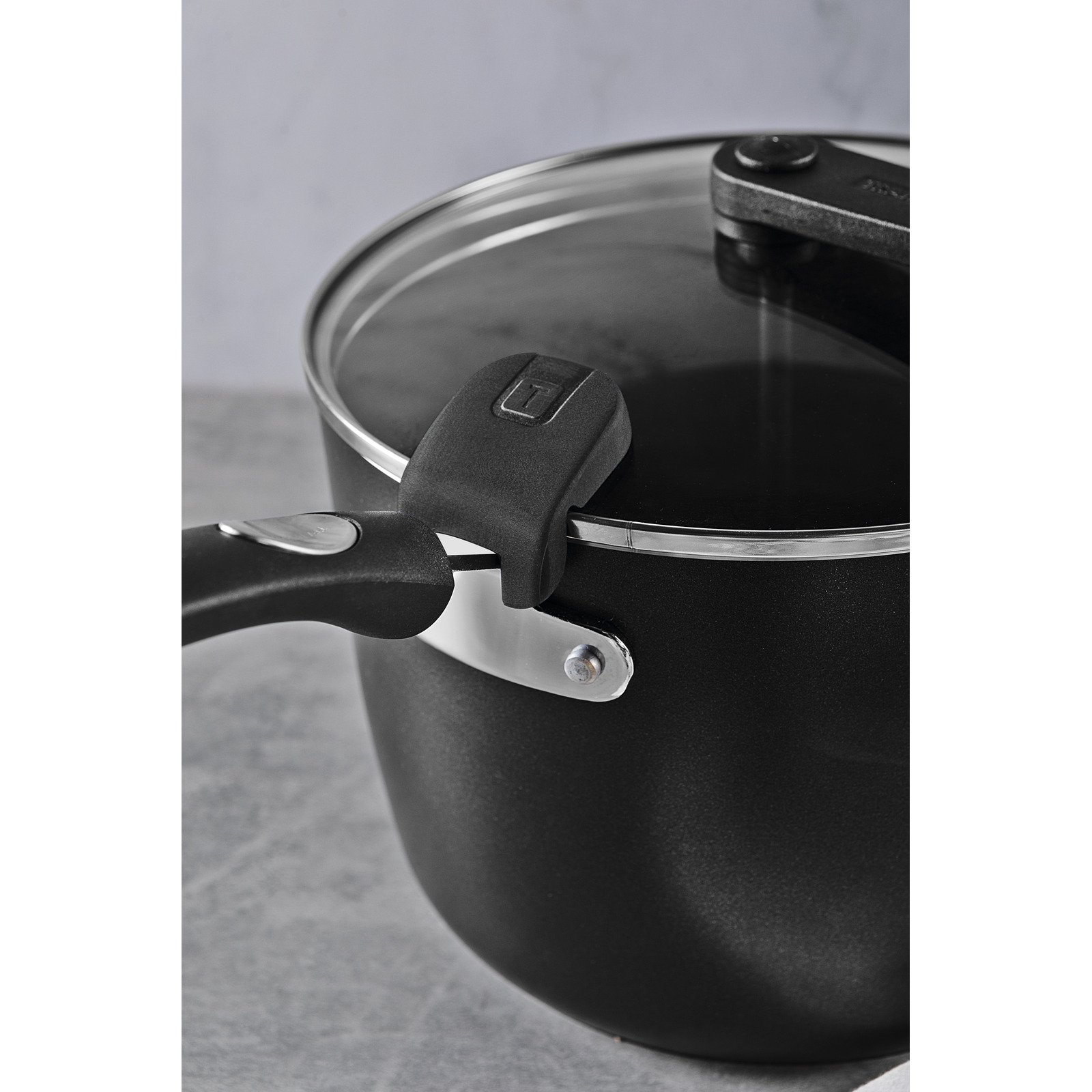 Pipoqueira Tramontina Mônaco Induction em Alumínio com Revestimento Interno e Externo Antiaderente Starflon Premium Preto 22 Cm 5,4 L - foto 7