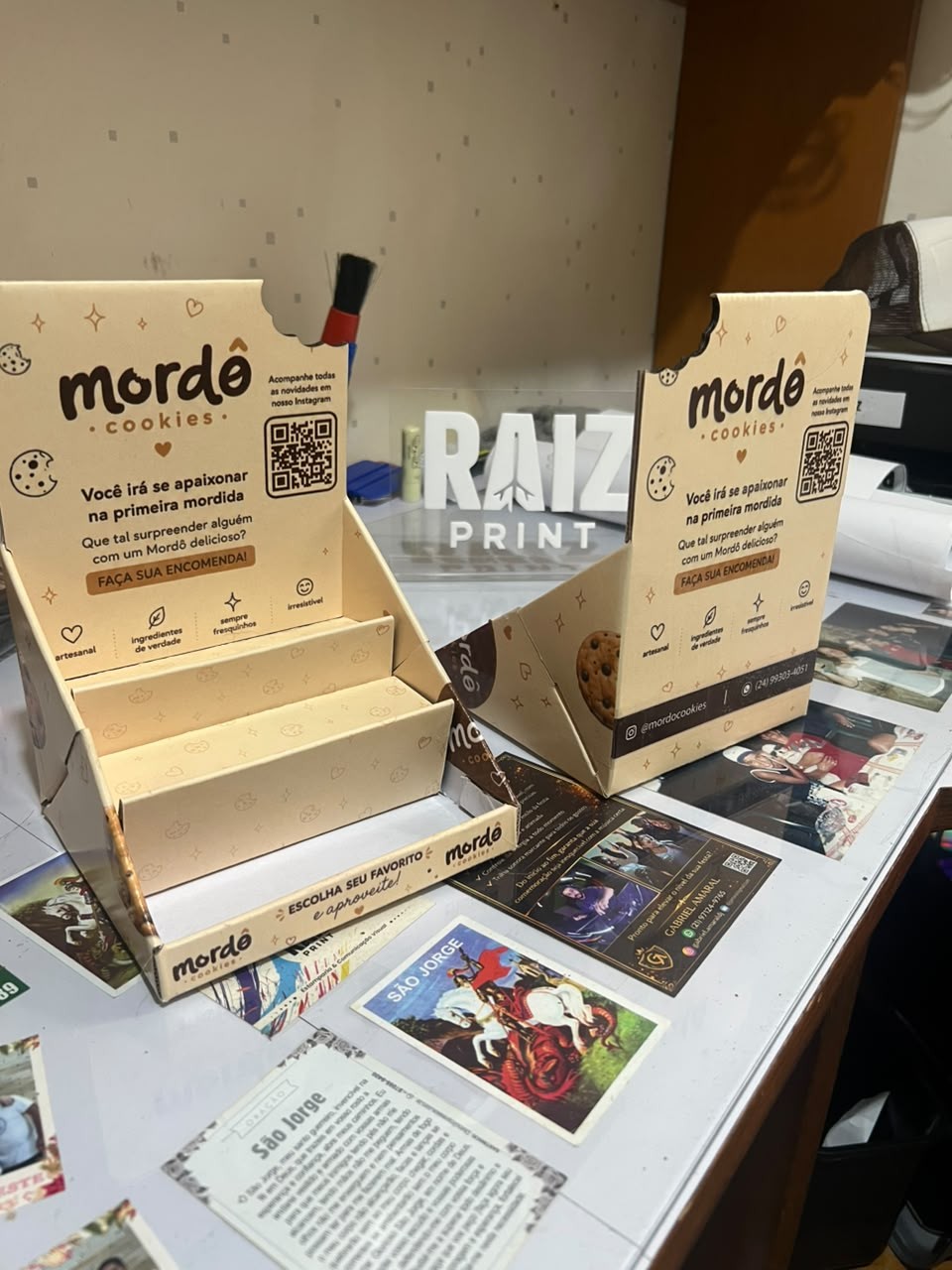Produ&Atilde;&sect;&Atilde;&pound;o Raiz Print: displays de produtos