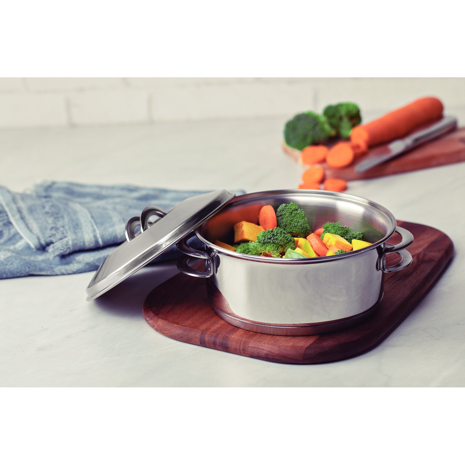 Caçarola Rasa Tramontina Solar em Aço Inox com Fundo Triplo Tampa e Alças Ø 24 Cm 4,7 L - foto 3